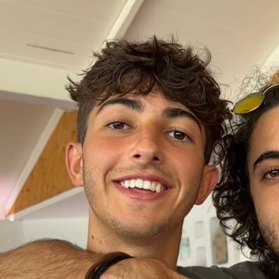 Profile photo of Megga, Solana on-chain trader (wallet H31v…dQoU)